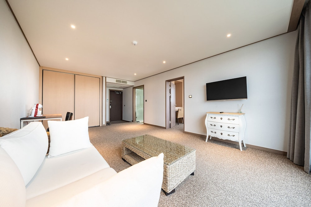Sunrise Hotel Sungsan 30/62