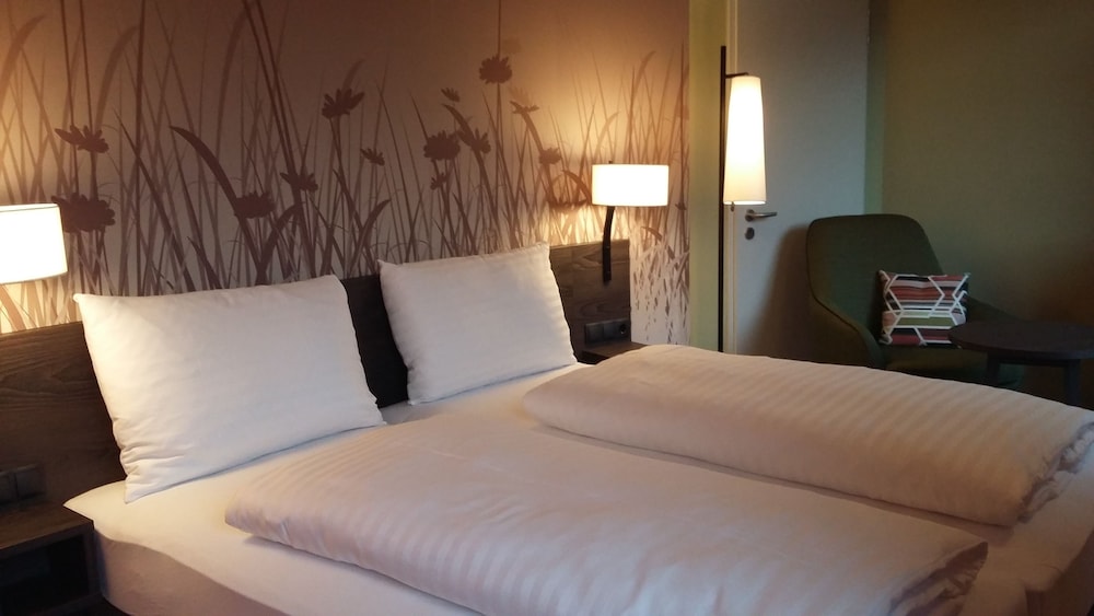 Hwest Hotel Hall 8/38