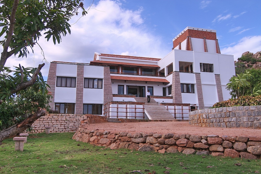 KADAMBAVANAM ETHNIC RESORT 40/42