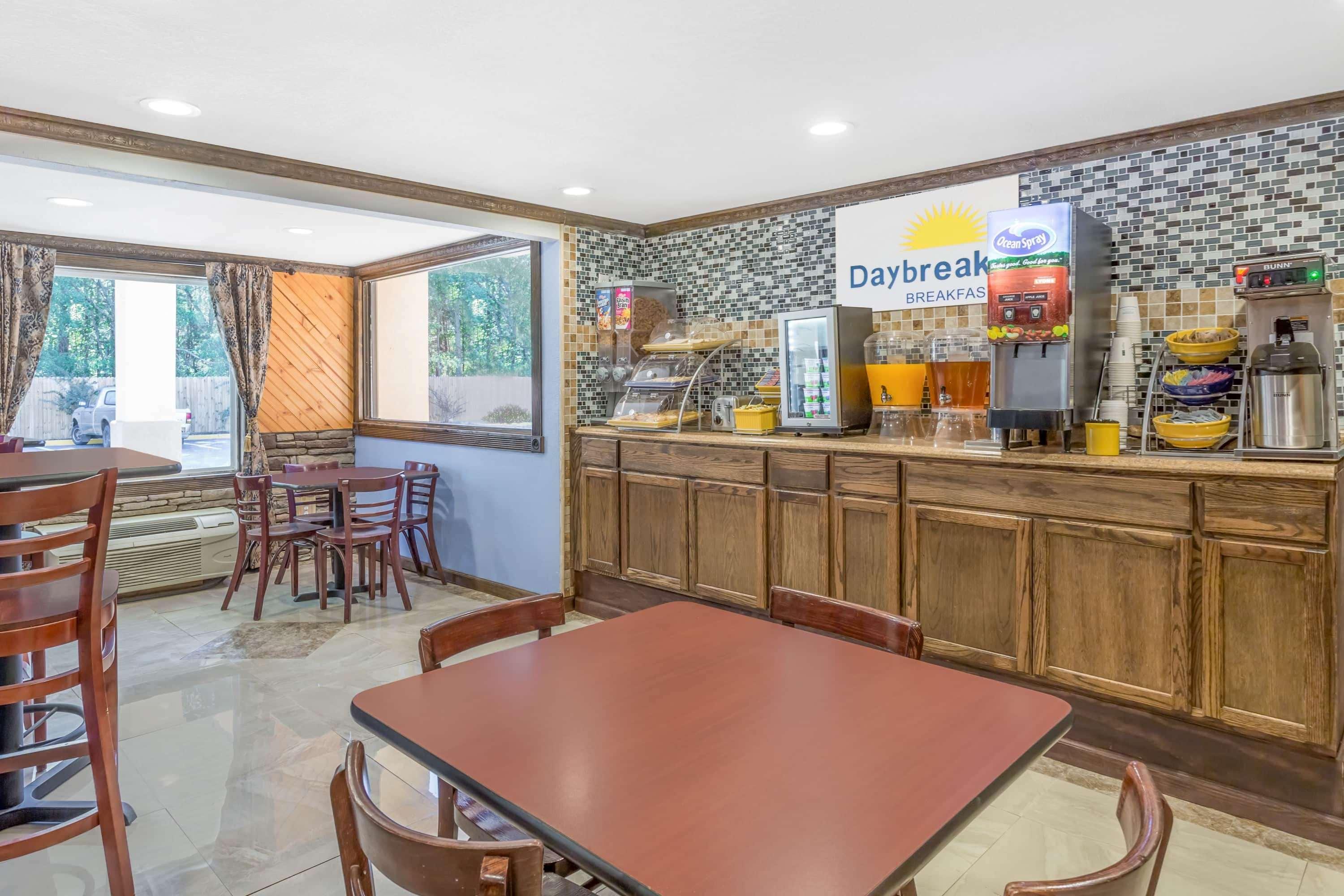 Days Inn by Wyndham Lavonia 11/15