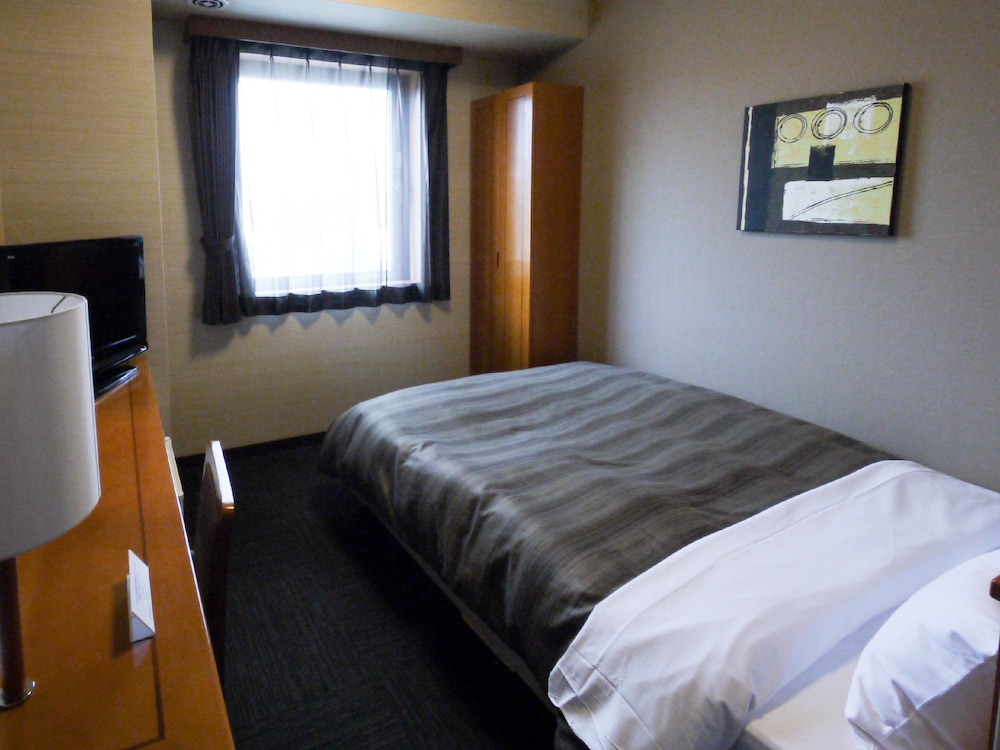 ROOM, SINGLE