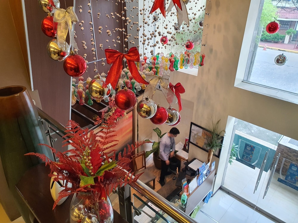 Festive Hotel Makati 10/60