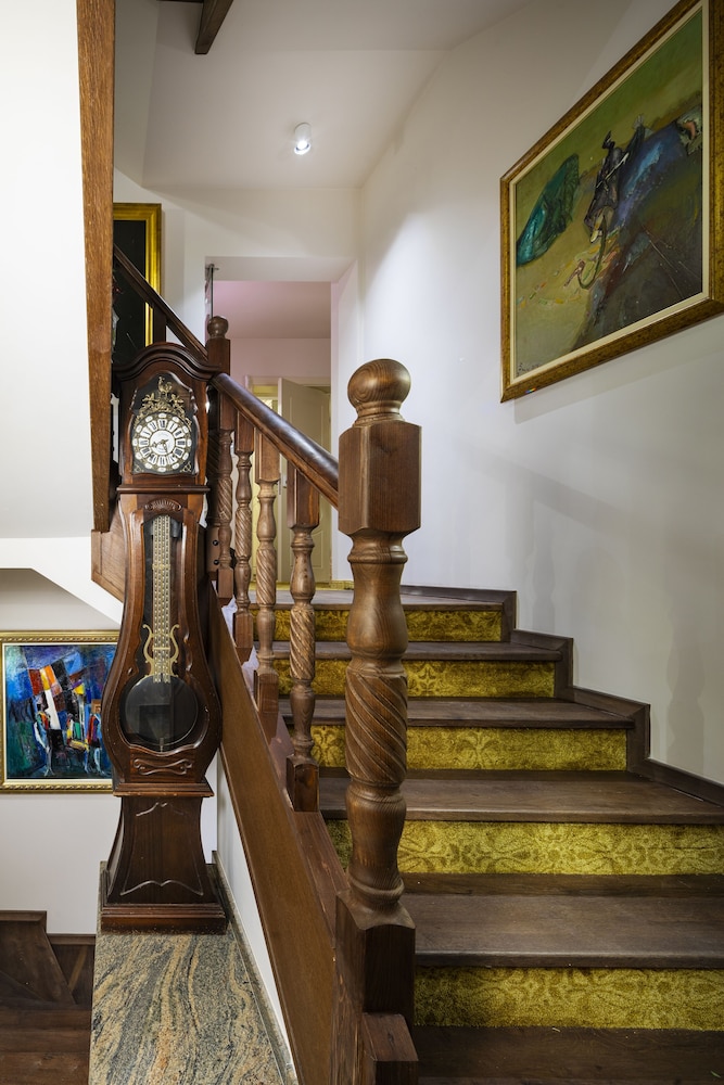 Hotel Gallery 37 35/58