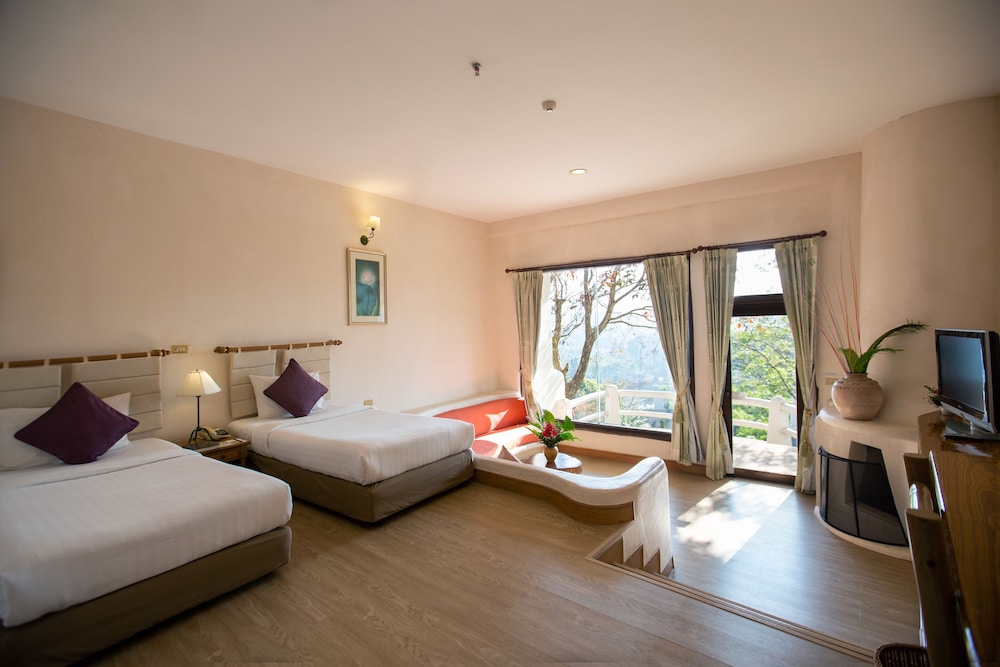 Deluxe, Chalet, King Bed, Hill Side