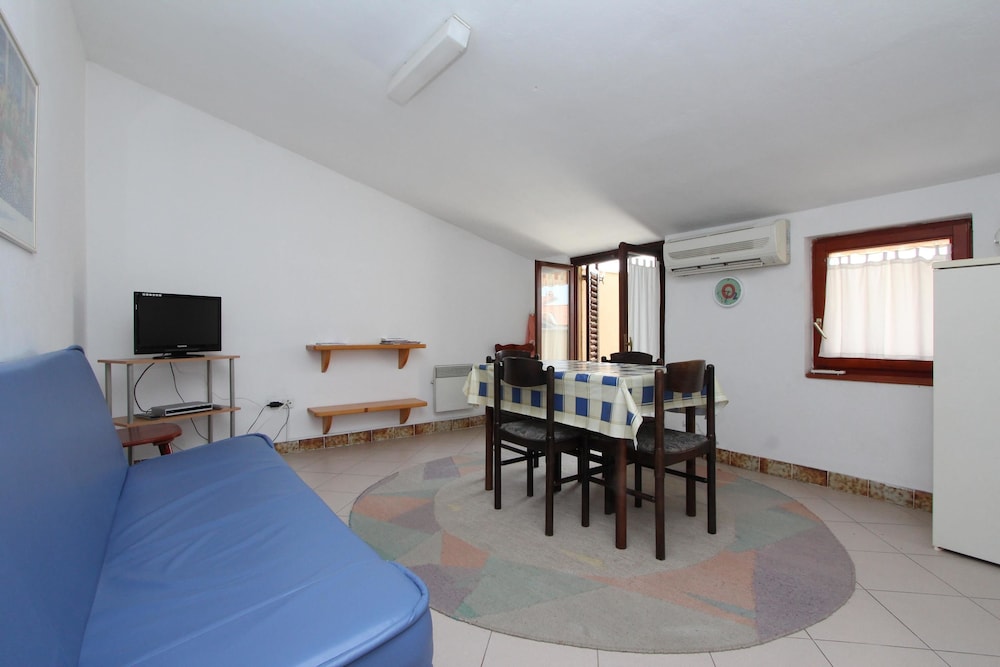 APARTMENTS LORA 50/66