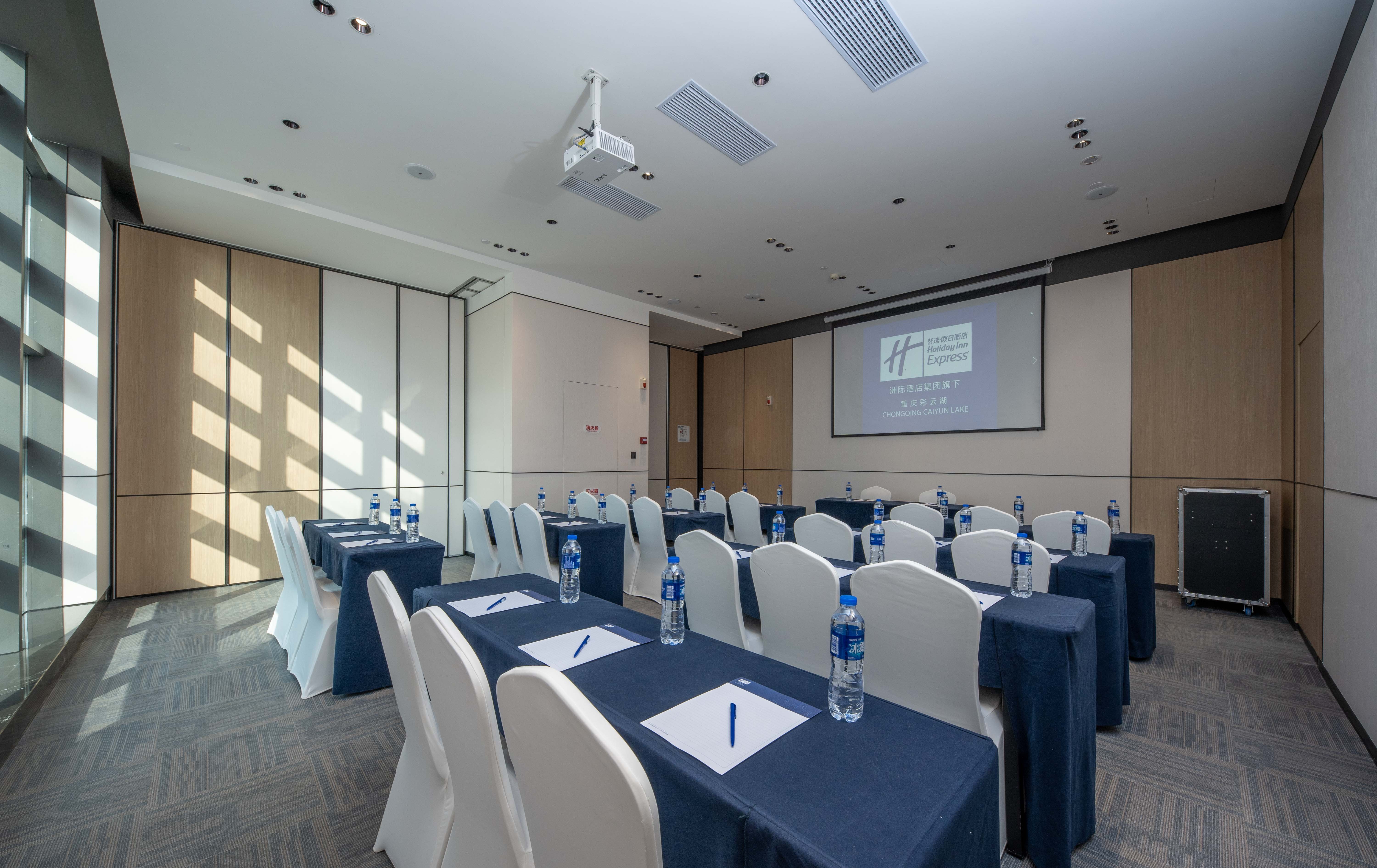 Holiday Inn Express Chongqing Caiyun Lake 27/32