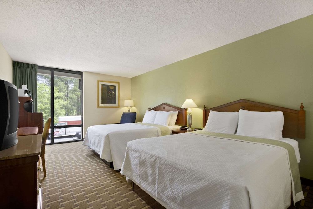 Days Inn by Wyndham Fayetteville-South/I-95 Exit 49 7/31