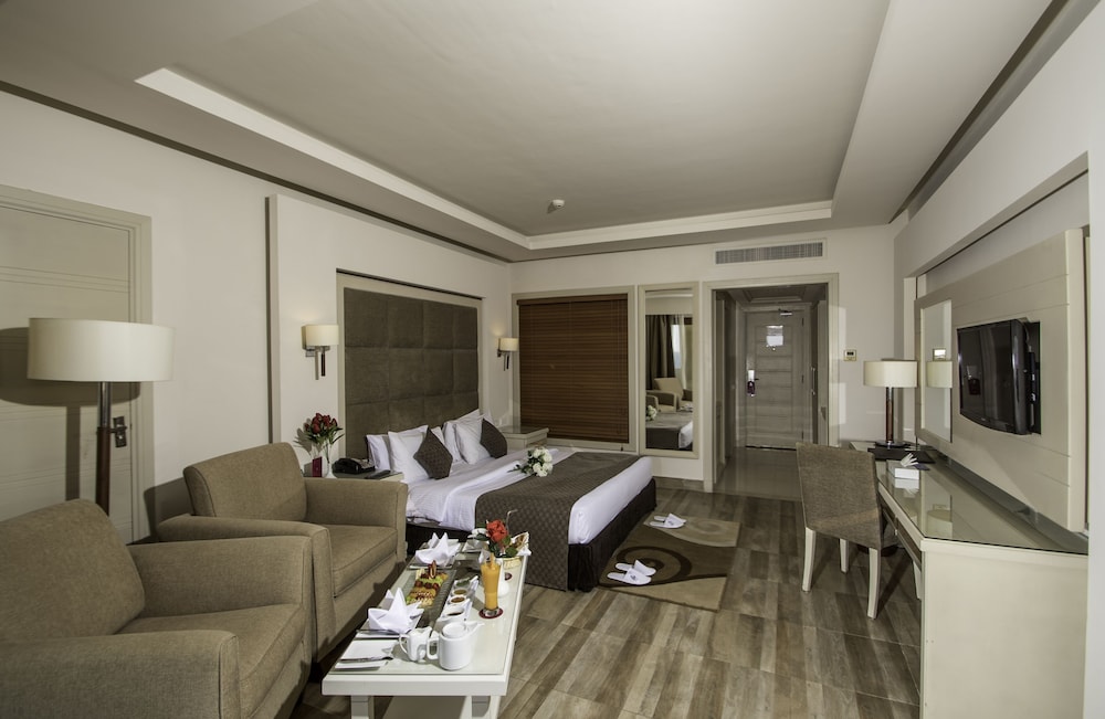 Charmillion Club Resort 28/48
