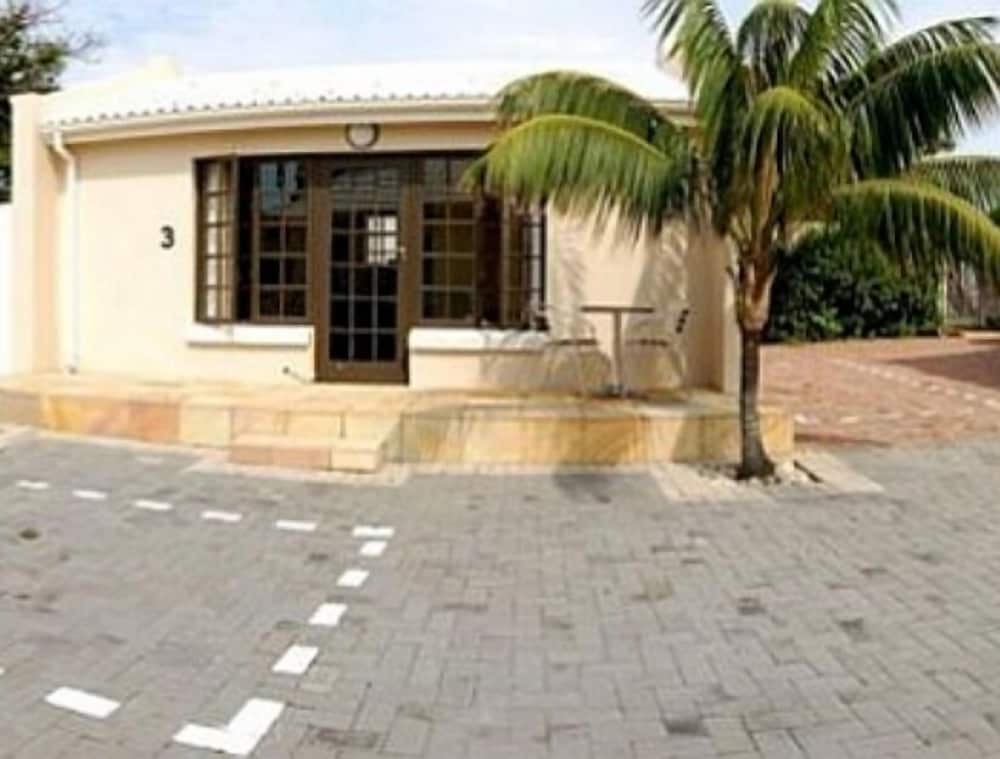 Palm Beach Guesthouse 69/71