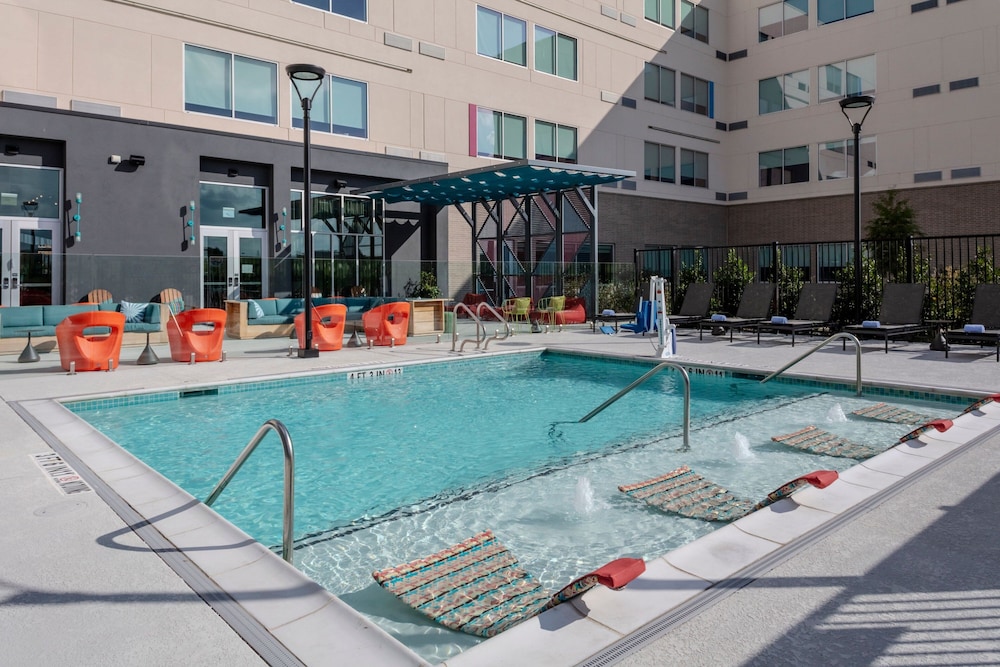 Aloft Dallas Arlington 32/34