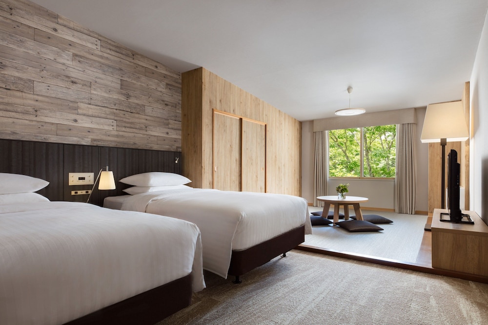 ROOM, TWIN BEDS