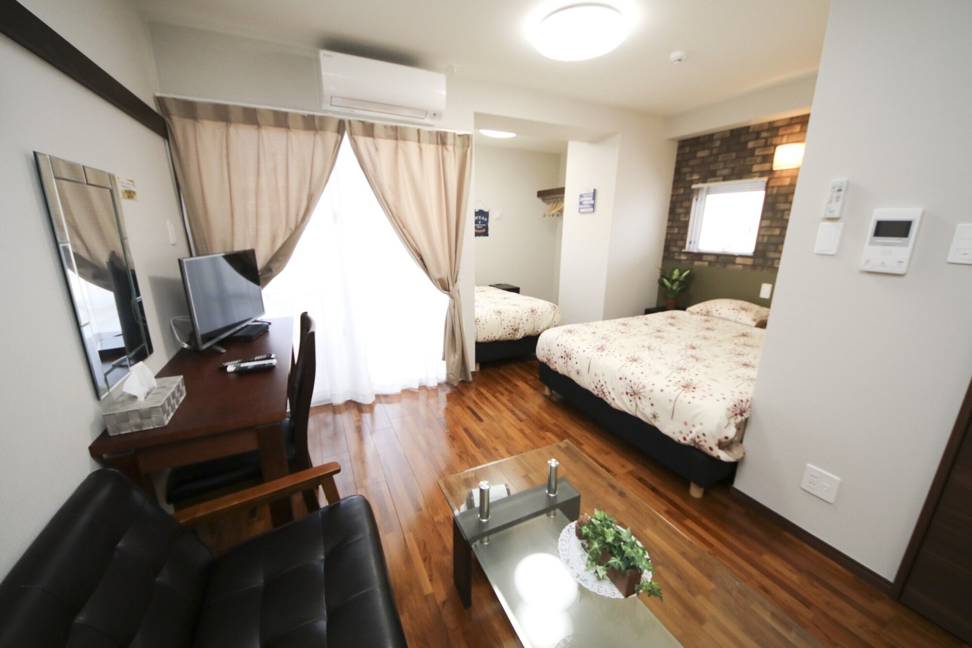 ROOM, QUADRUPLE