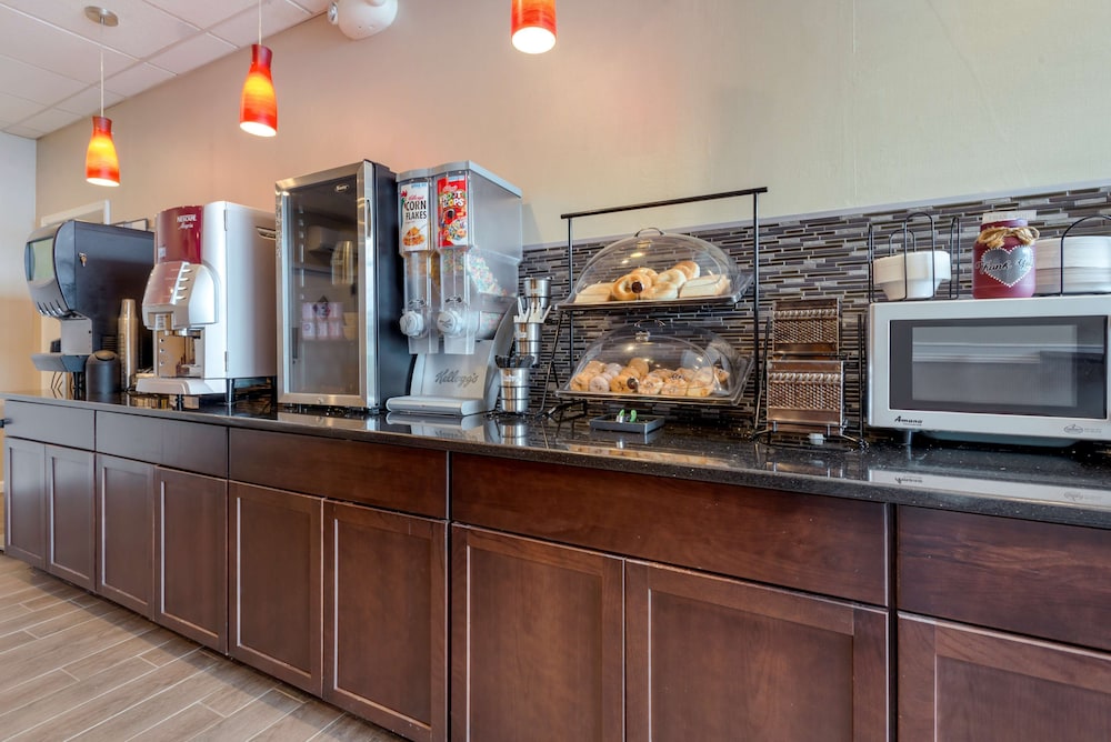 Best Western Plus Poconos Hotel 38/43