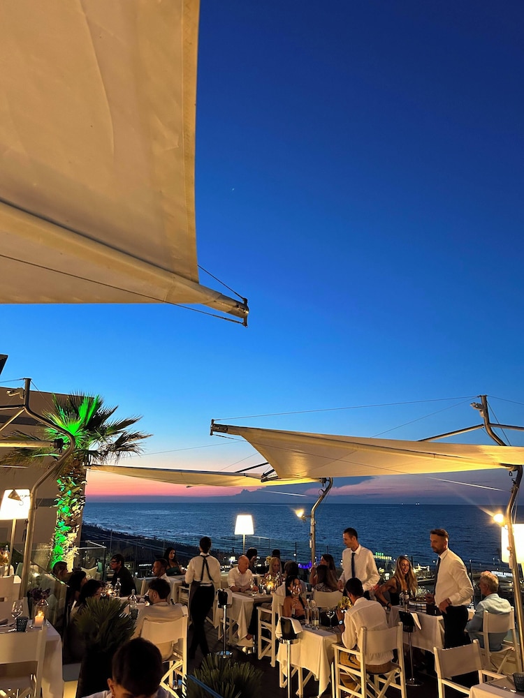 Lungomare Hotel 42/50