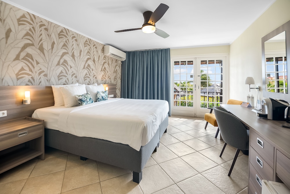 Lions Dive Beach Resort Curacao 15/72