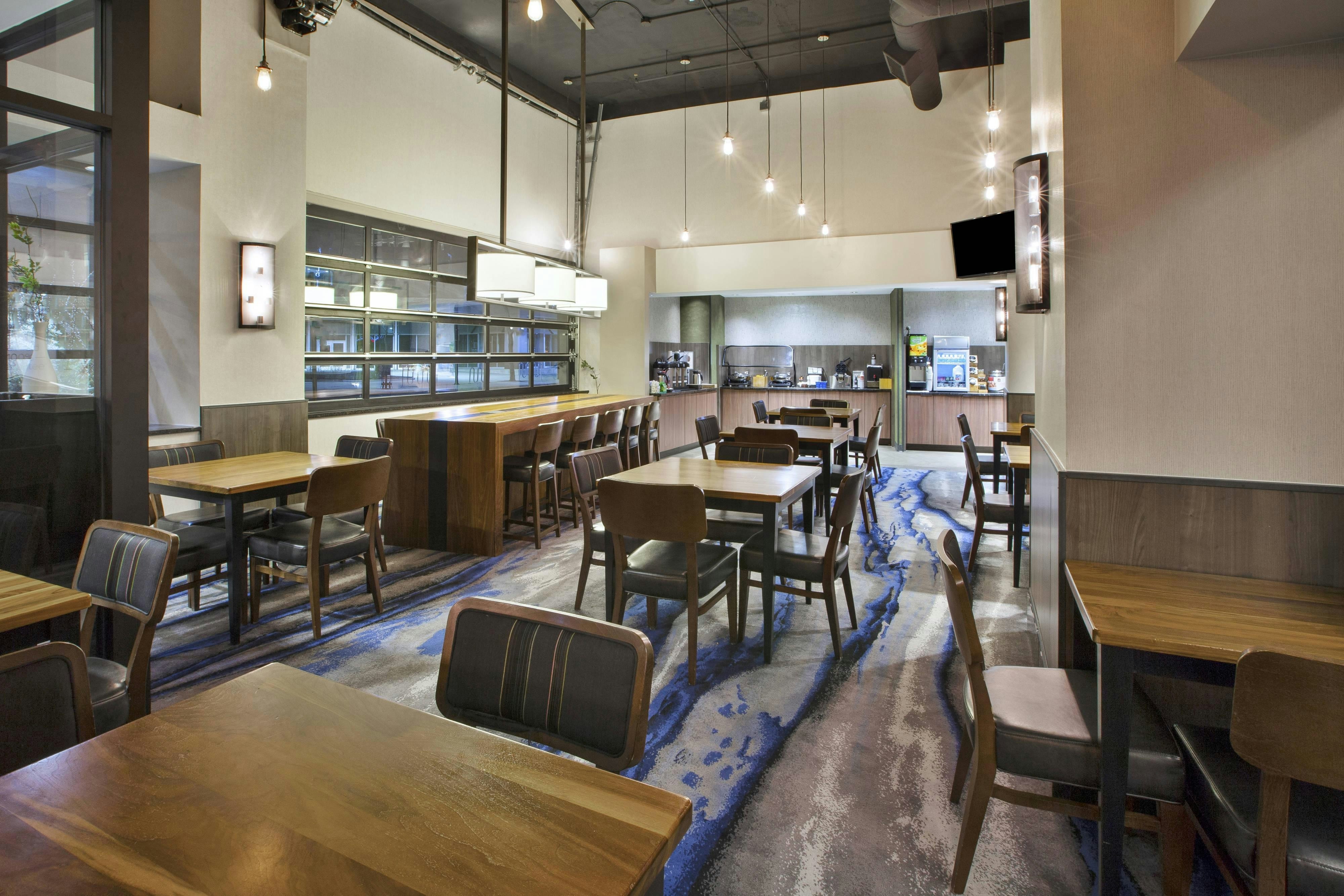 Fairfield Inn Suites Milwaukee Downtown 5/10