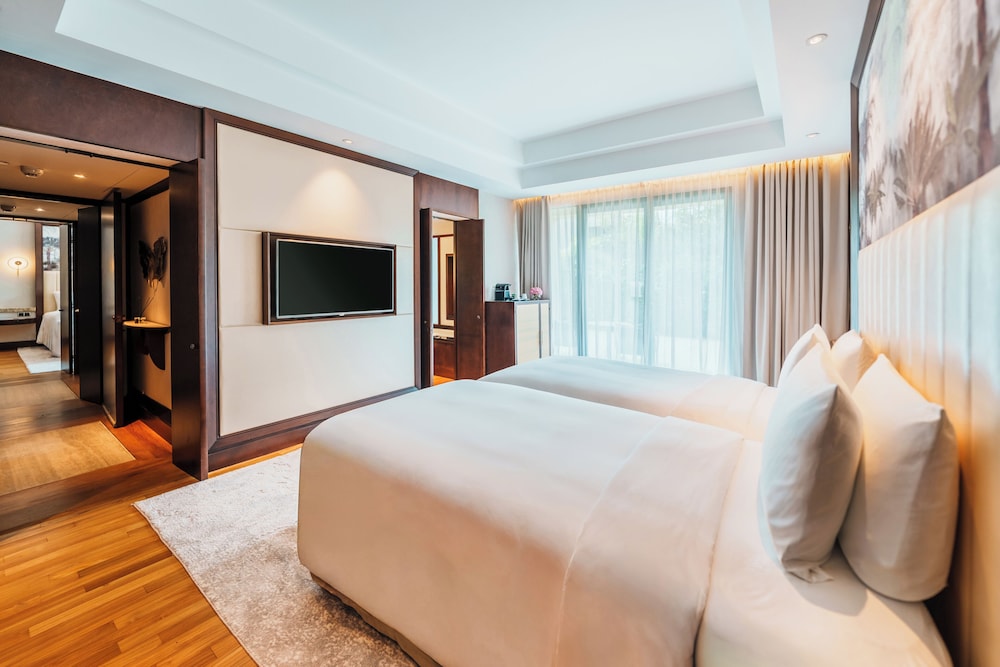 LUXURY, TWIN BEDS