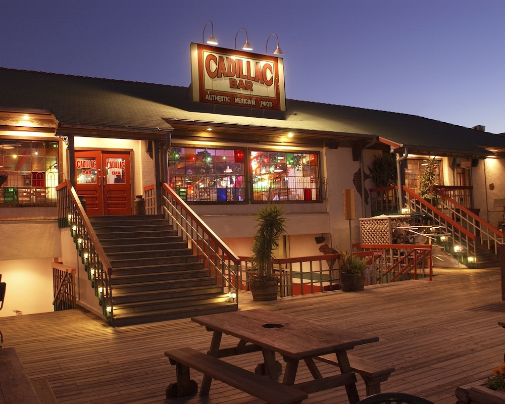 Kemah Boardwalk Inn 3/50