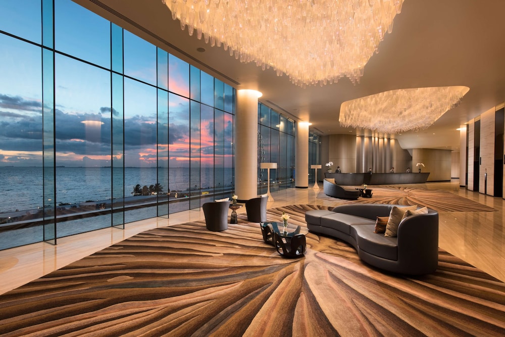 Conrad Manila 27/53