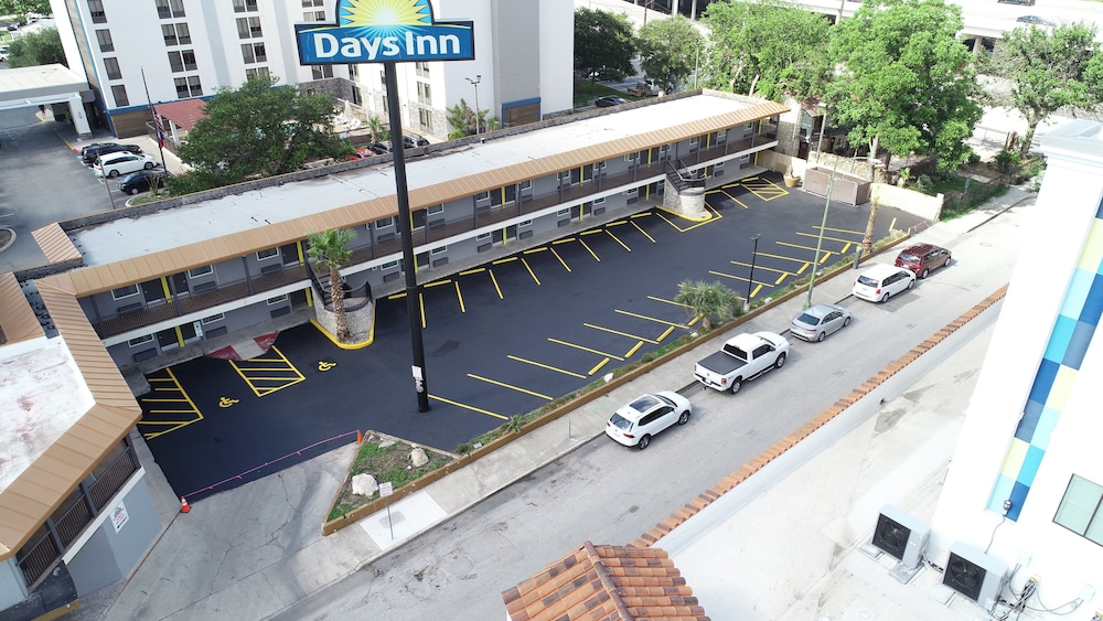 Days Inn by Wyndham San Antonio Alamo/Riverwalk 1/29