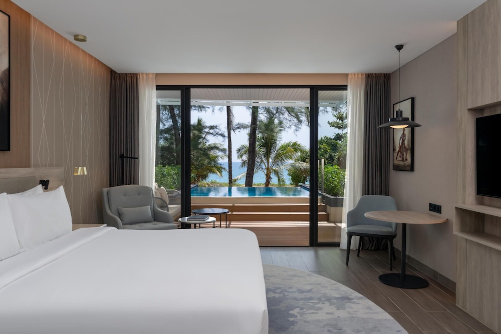 Radisson Blu Resort, Phuket Mai Khao Beach 10/50
