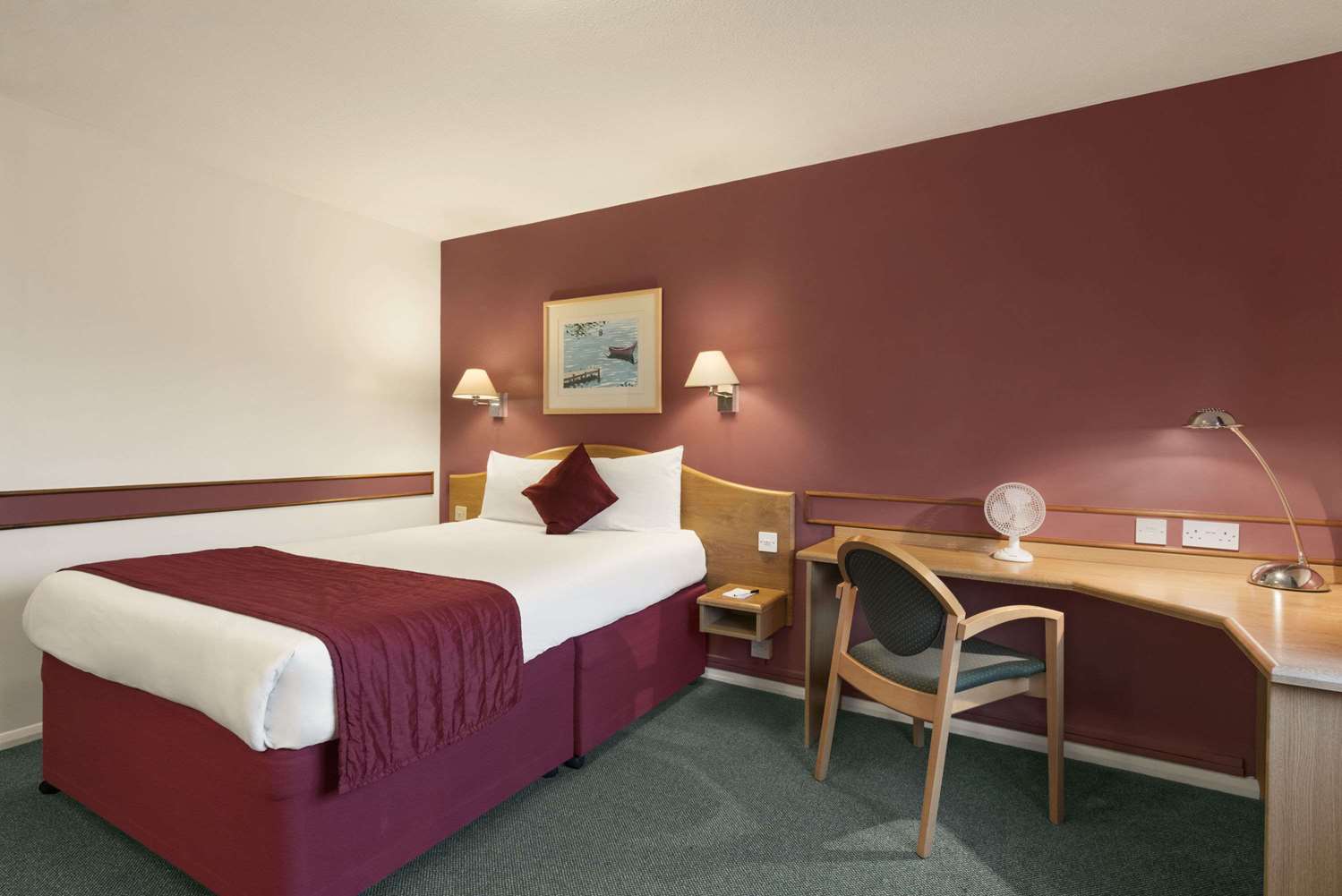 Days Inn by Wyndham Abington M74 4/12