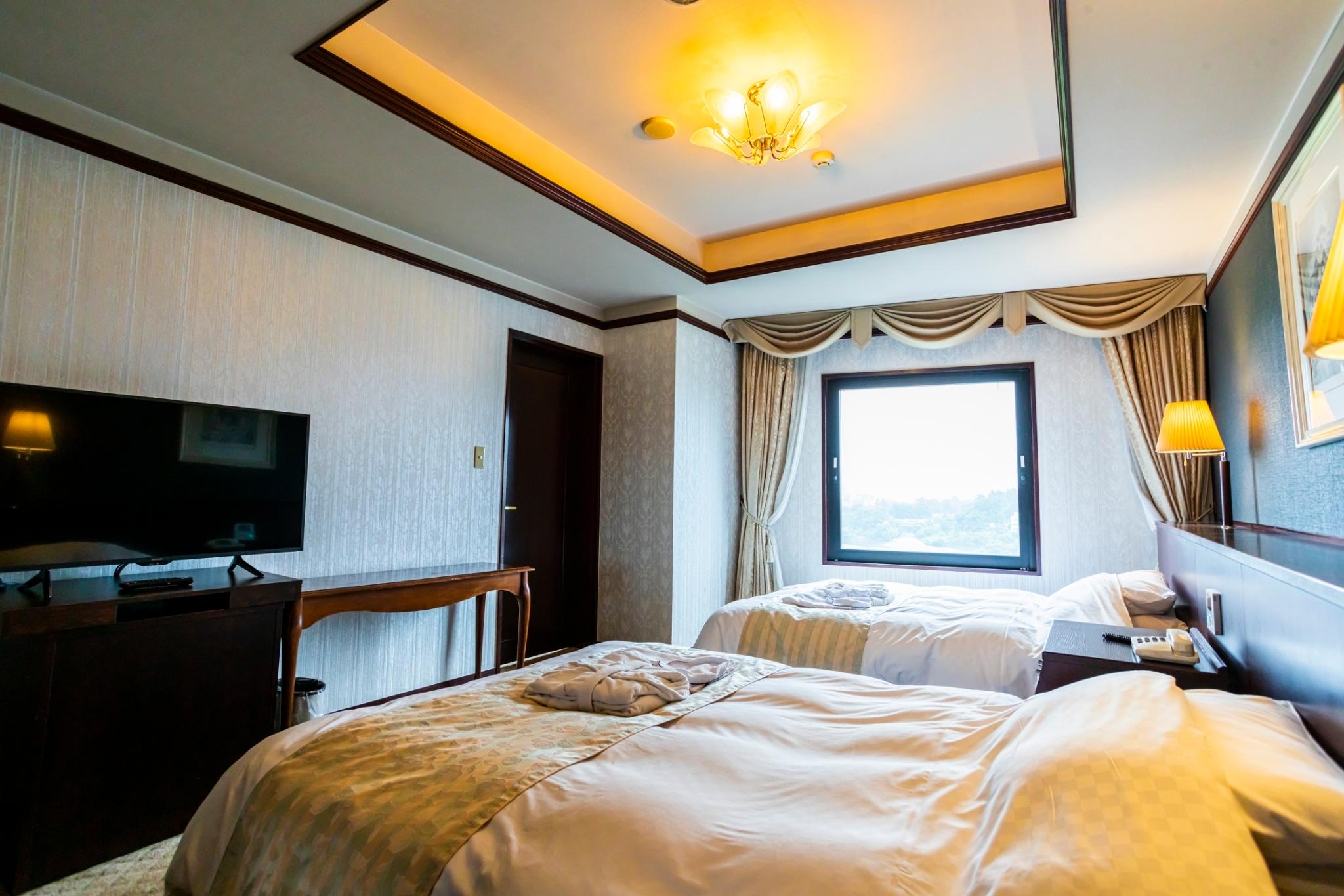 Suite, Mountain View, Night View