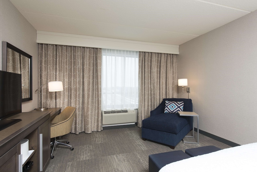Hampton Inn and Suites Grand Rapids Downtown 39/61