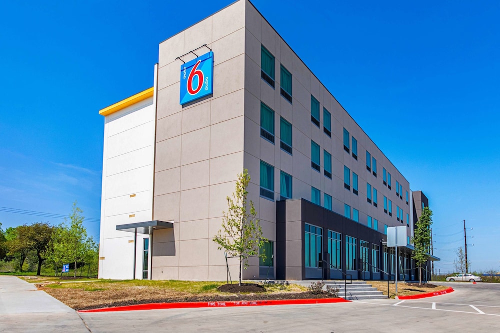 Motel6 Austin, TX - Airport photo4