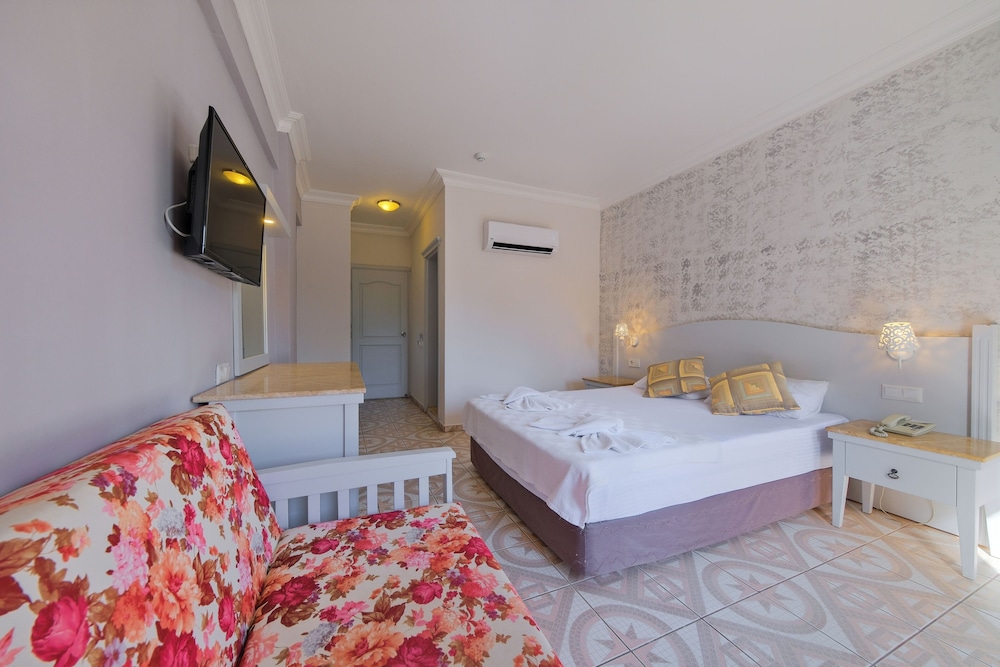 Majestic Hotel 23/52