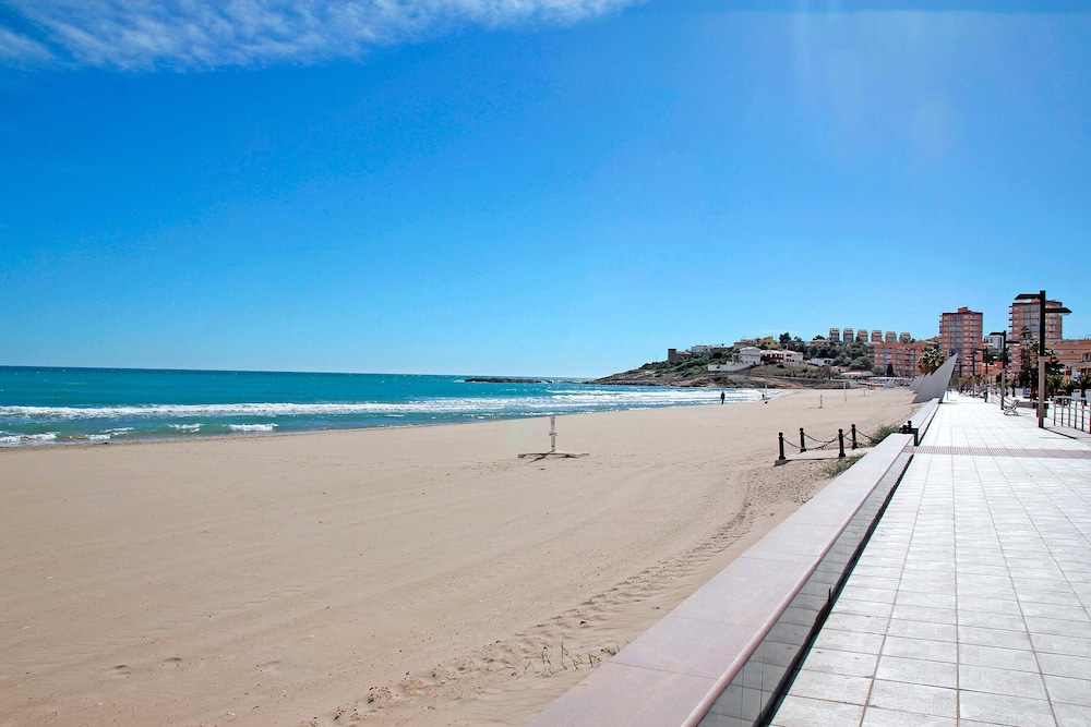 APARTAMENTOS BERNAT PIE DE PLAYA 3000 64/68