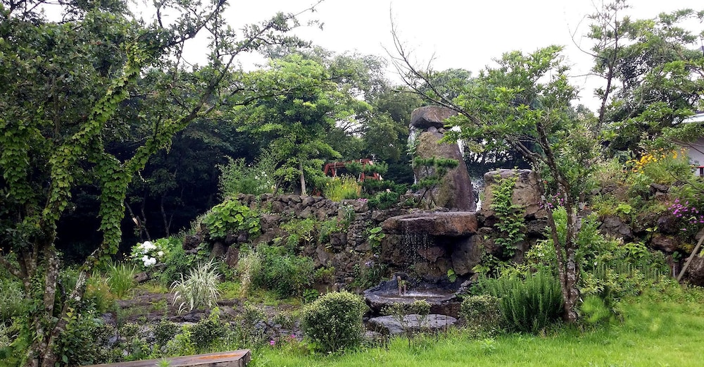 Jeju Gotjawal Geomoon Oreum Pension 33/50