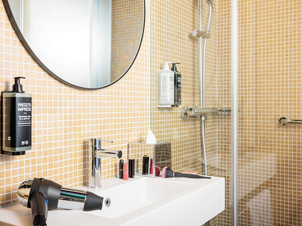 غرفة سوبيريور ثلاثية بسرير كوين مع أريكة، ibis Styles Bern City 7/8