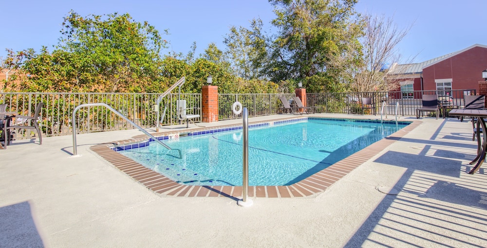 Holiday Inn Express Hotel And Suites Gulf Shores 30/47