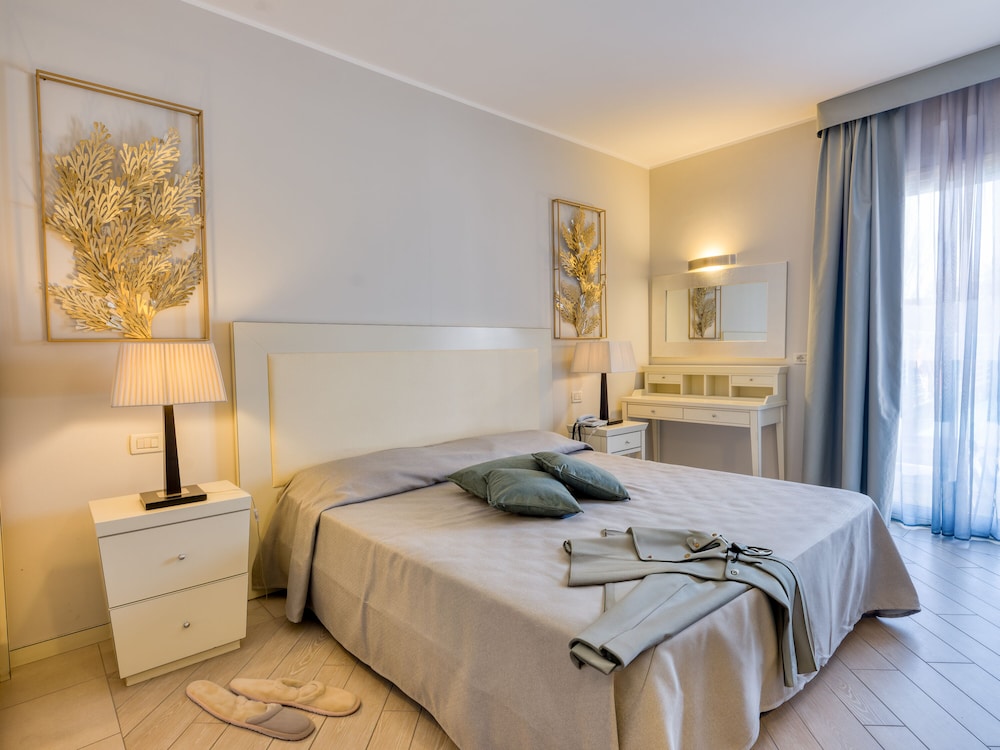 جناح بسرير مزدوج مع أريكة، Parc Hotel Germano Suites 2/9