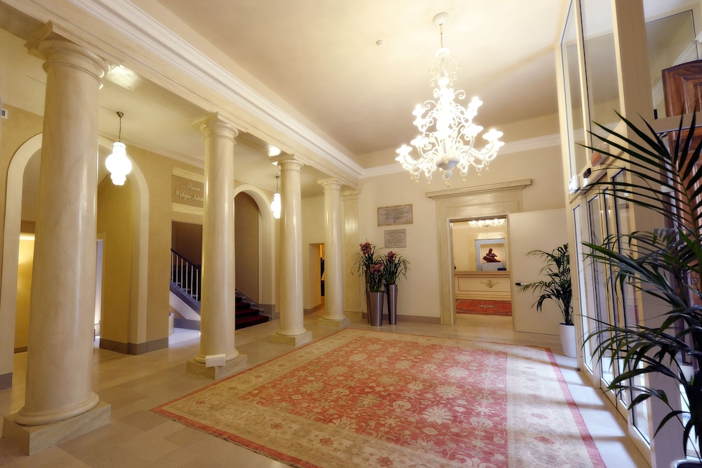 Lobby at Palazzo San Lorenzo, COLLE DI VAL D ELSA