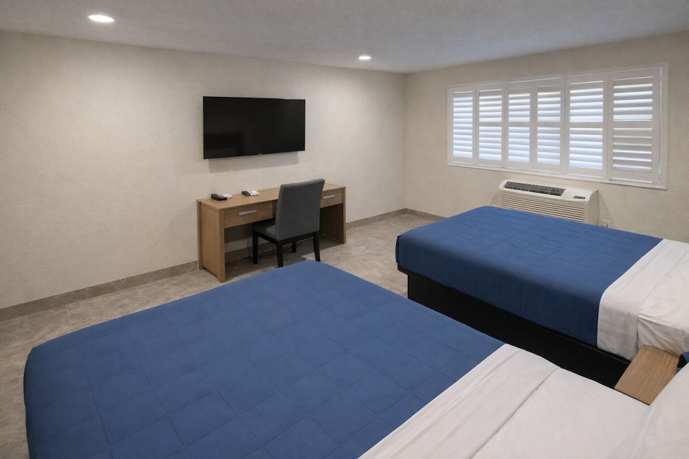 Super 8 by Wyndham Bakersfield CA 34/48