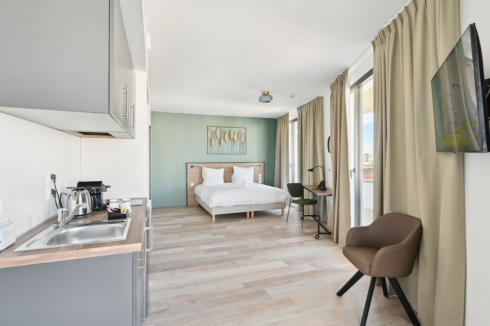 استوديو تنفيذي بسرير كينج بشرفة، All Suites Appart Hotel Paris Ouest Colombes 5/5