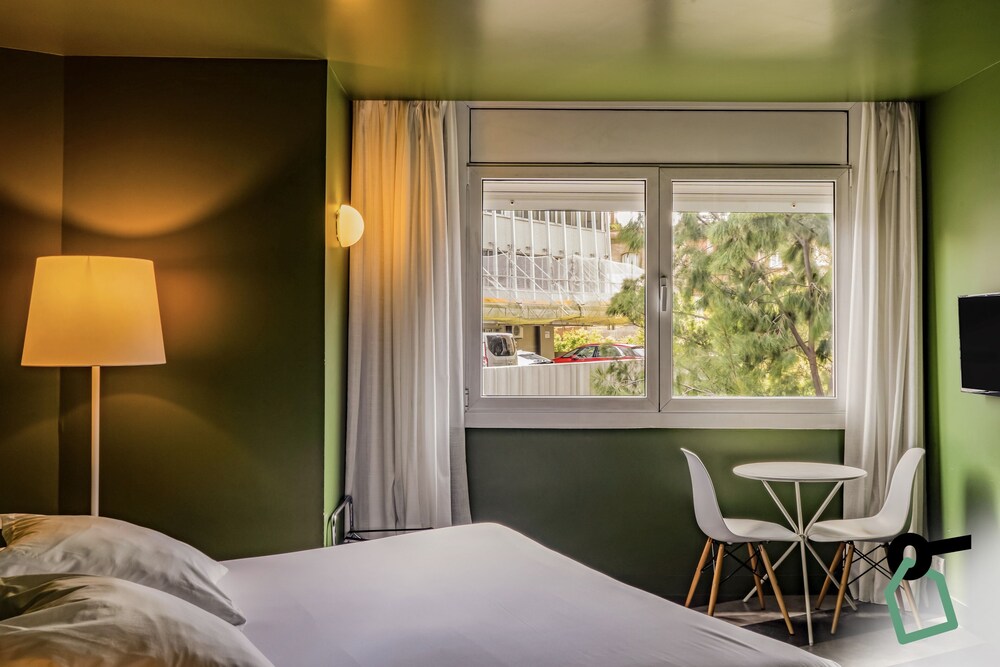 Hotel Sixties 24/74