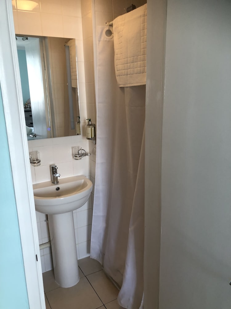 Brighton Surf Guest House 48/50