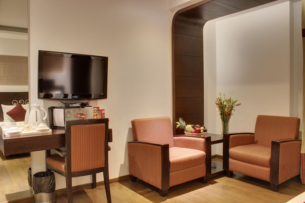 Godwin Deluxe Hotel 58/64
