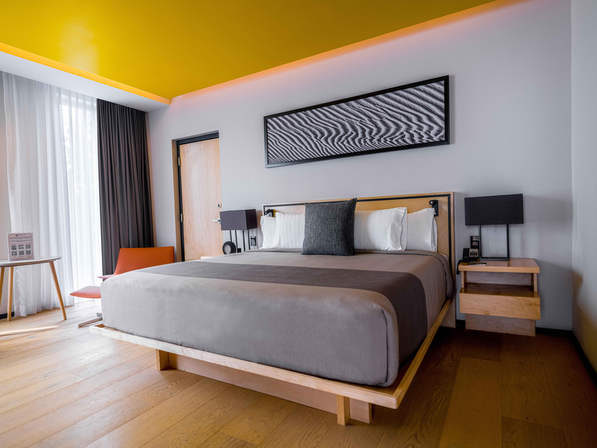 Junior Suite, Street View
