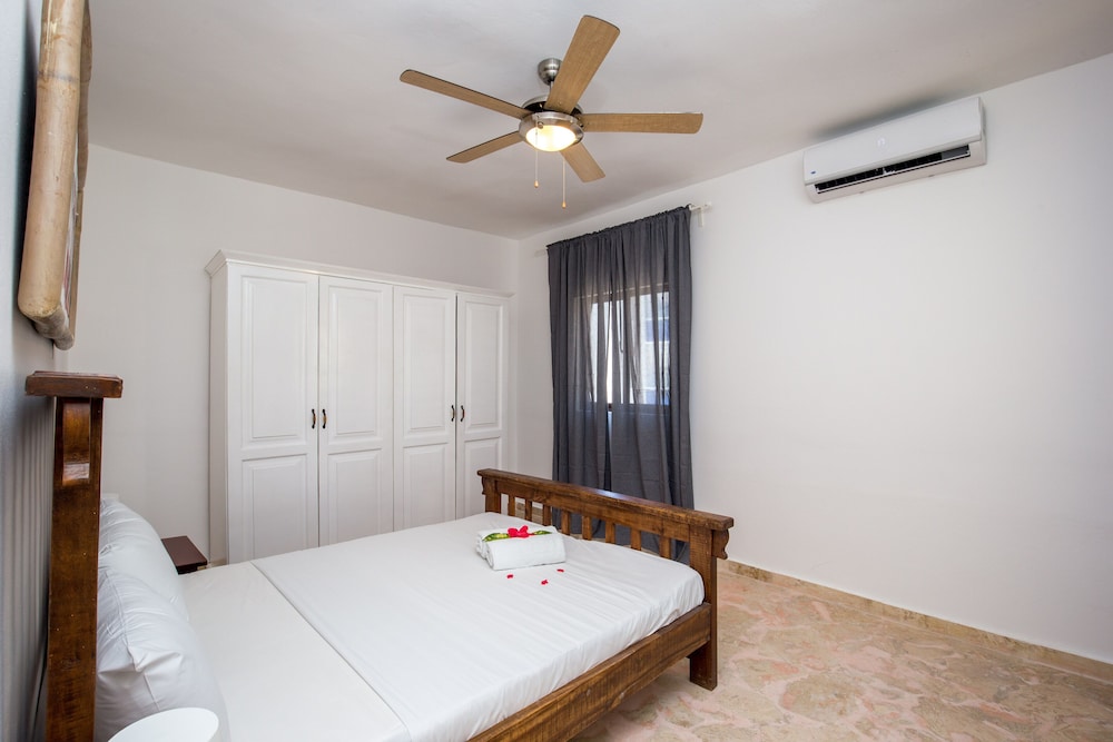 Los Corales Beach Village 45/73