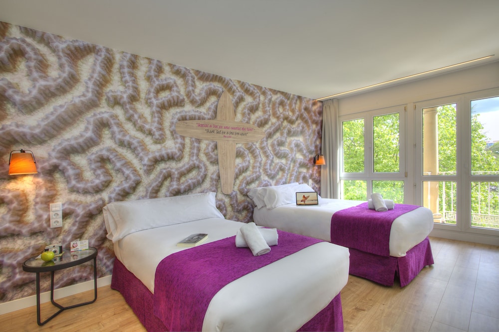 PREMIUM, TWIN BEDS