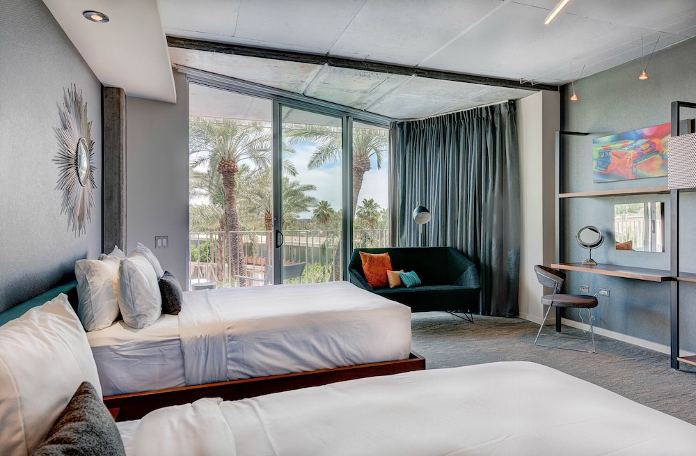 Hotel Valley Ho 30/81