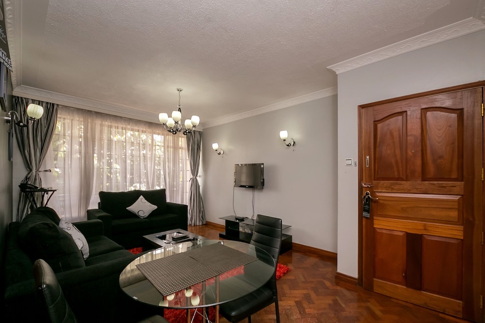 Meltonia Luxury Suites 12/50