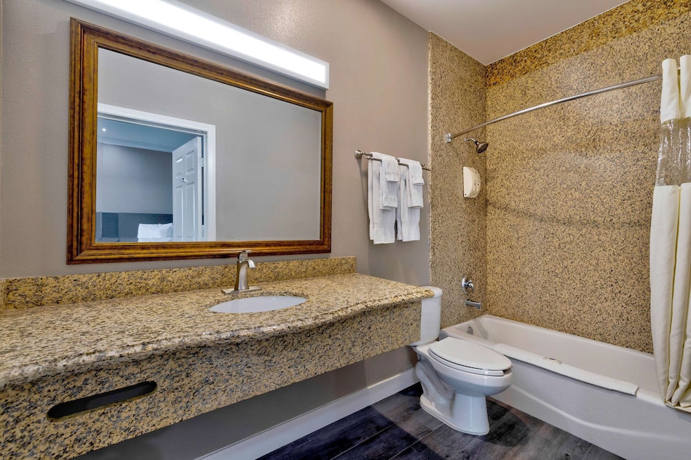 Motel6 South Gate, CA 54/56