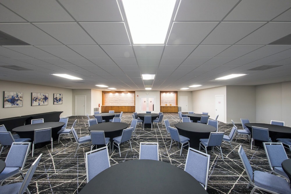 SeaCrest Oceanfront Hotel 55/70