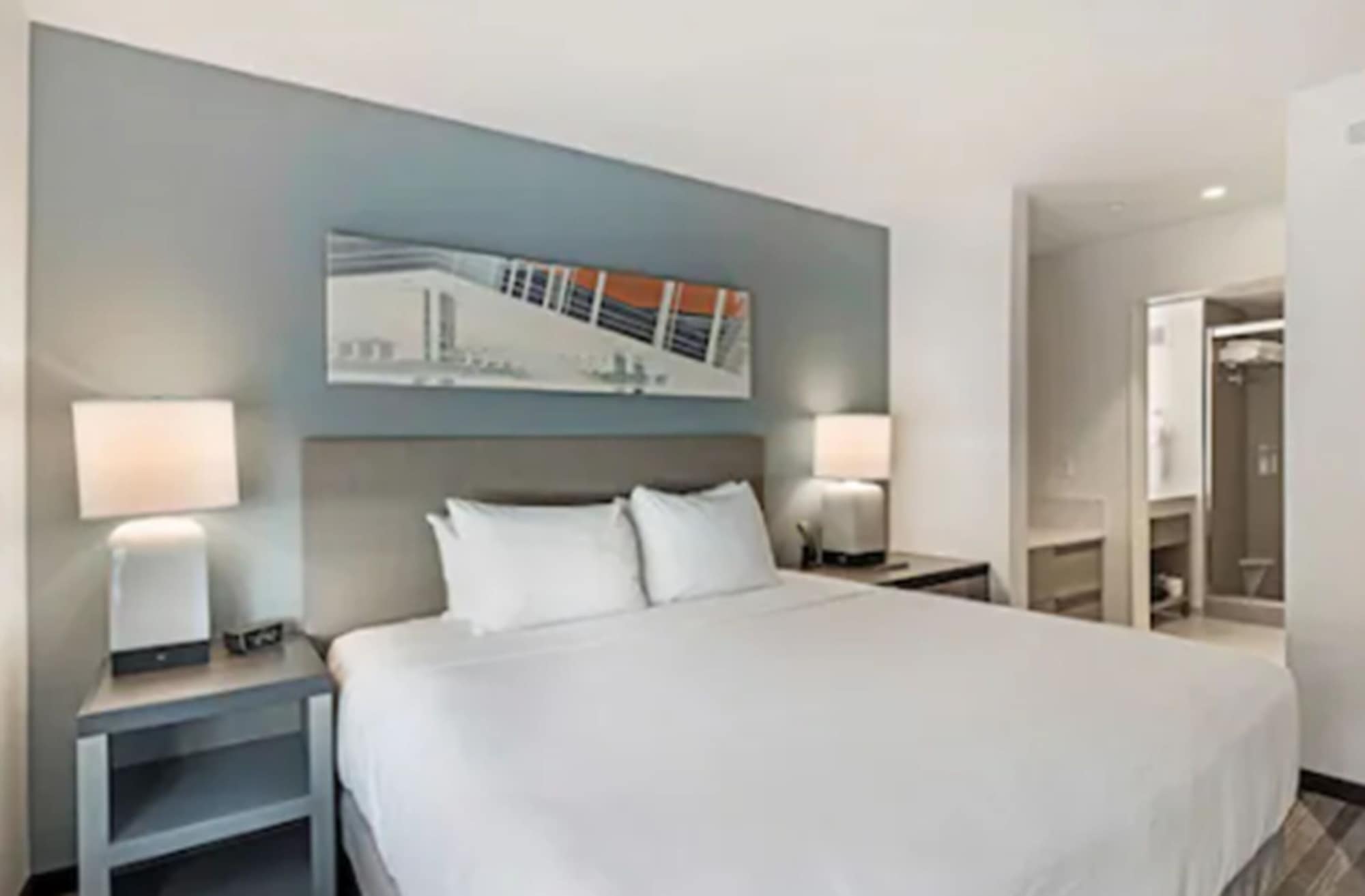 1 BEDROOM, SUITE, BATHTUB, CORNER, ACCESSIBLE