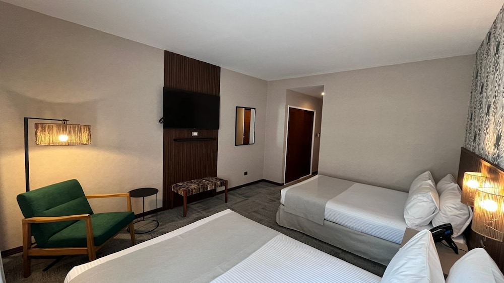 Cerro Calafate Hotel 10/30